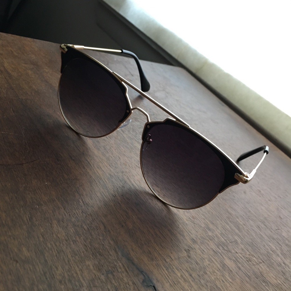 SOLD Stylish Flat Faced Sunglasses 🕶